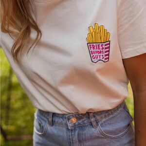 Easy Clothes - White T-Shirt with Fries Embroidery